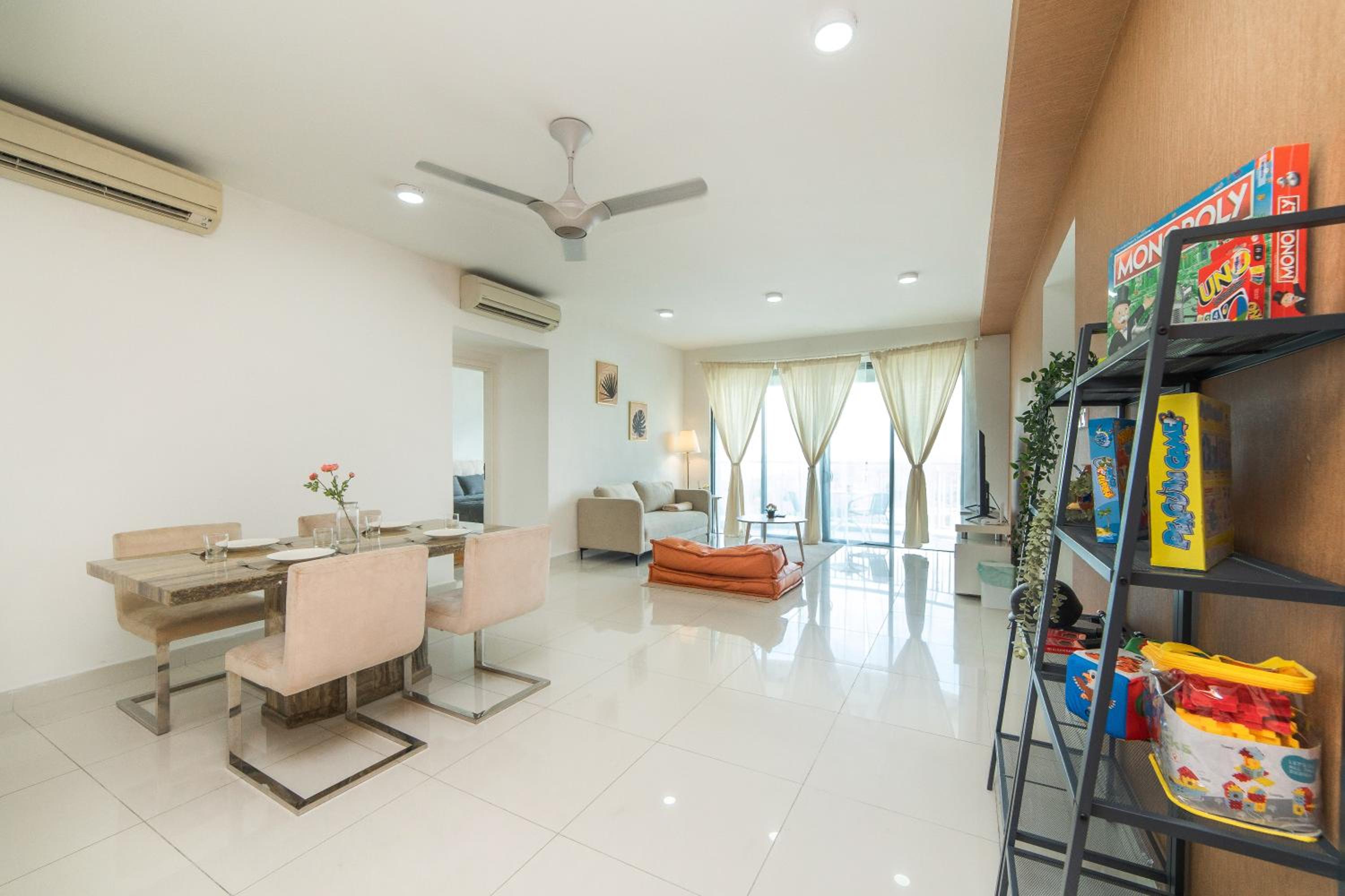Teega Creamy INS Muji 2BR 6 pax w Balcony by Our Stay photo 8