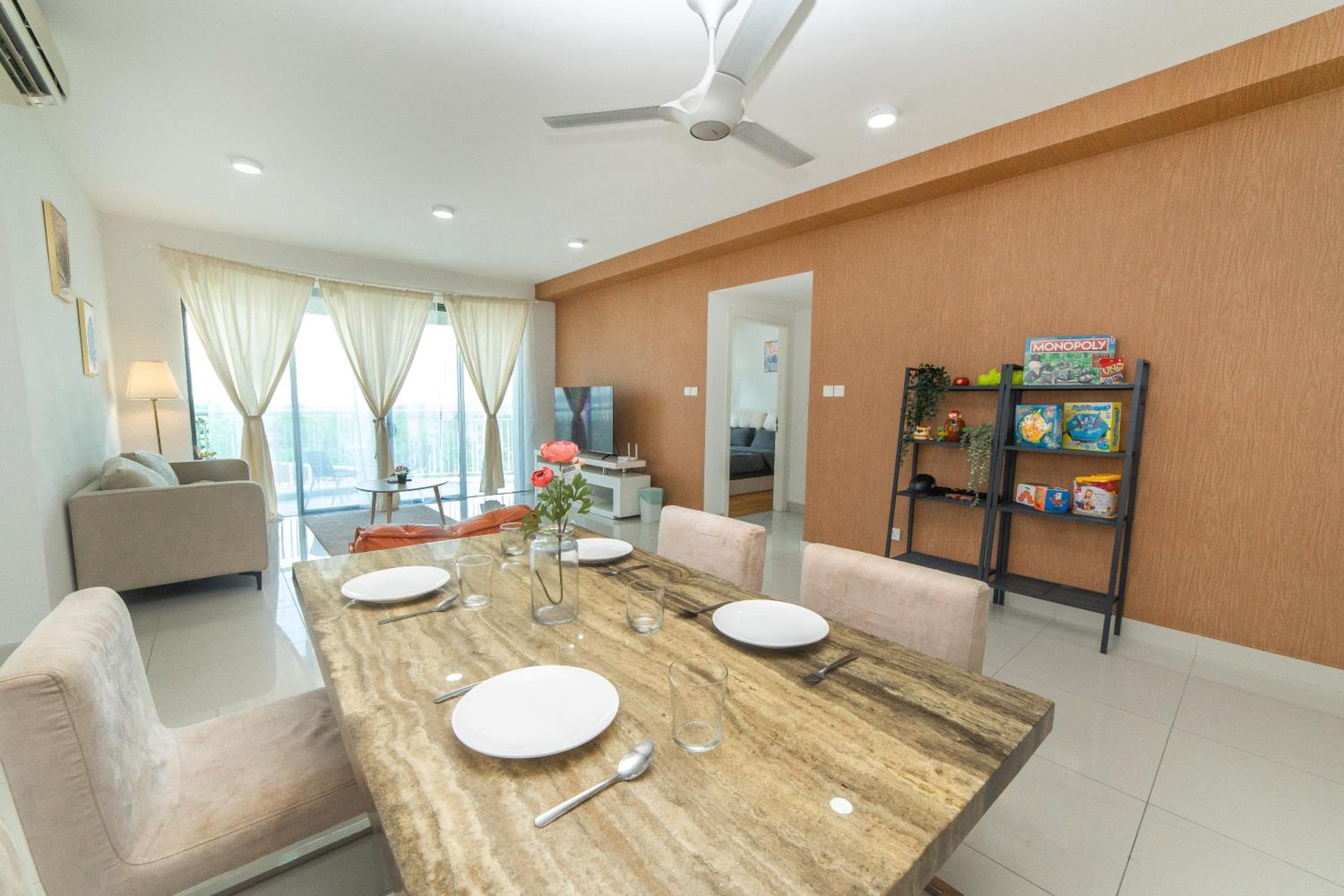 Teega Creamy INS Muji 2BR 6 pax w Balcony by Our Stay photo 6