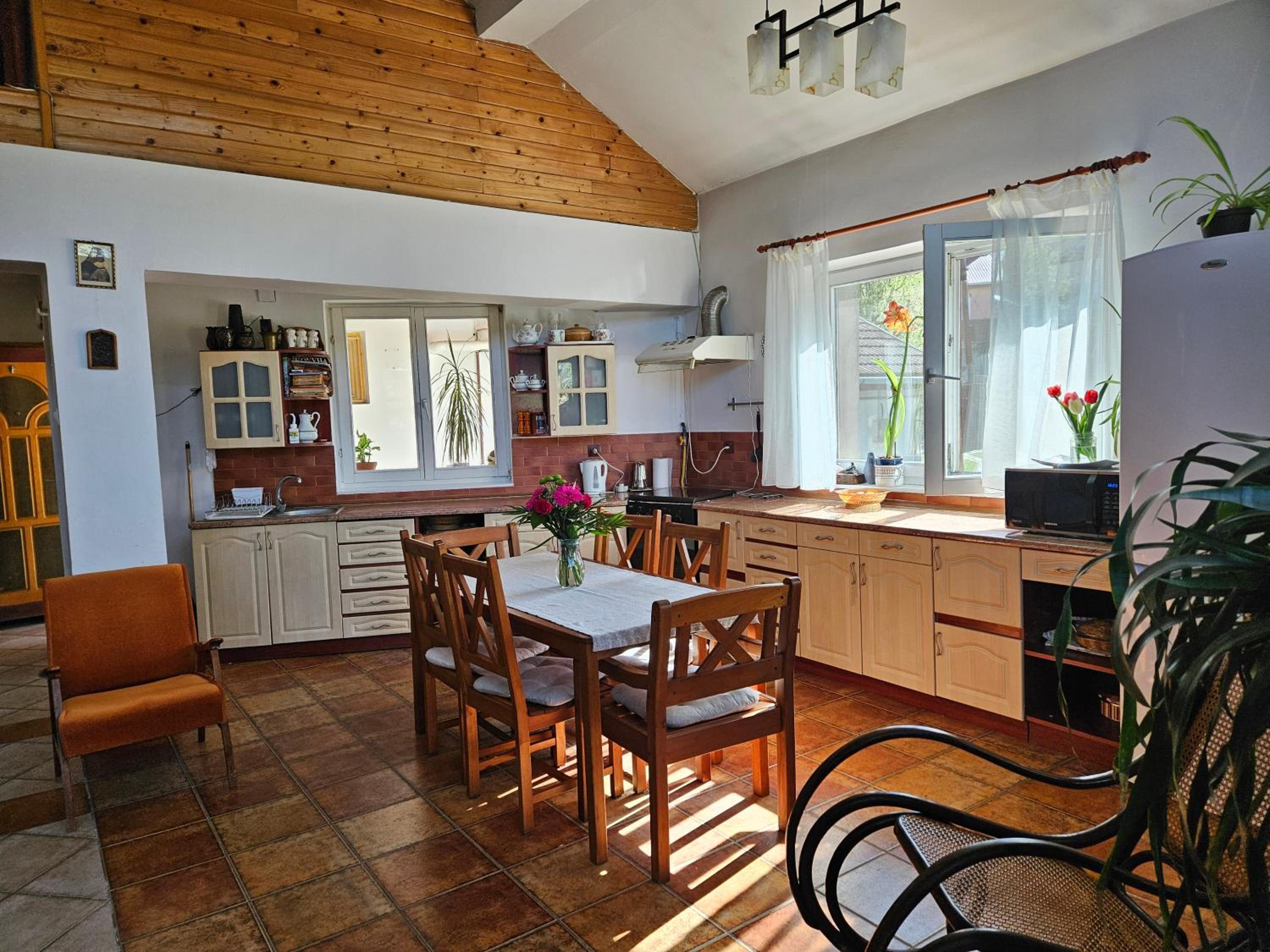 Central home with amazing garden view 3