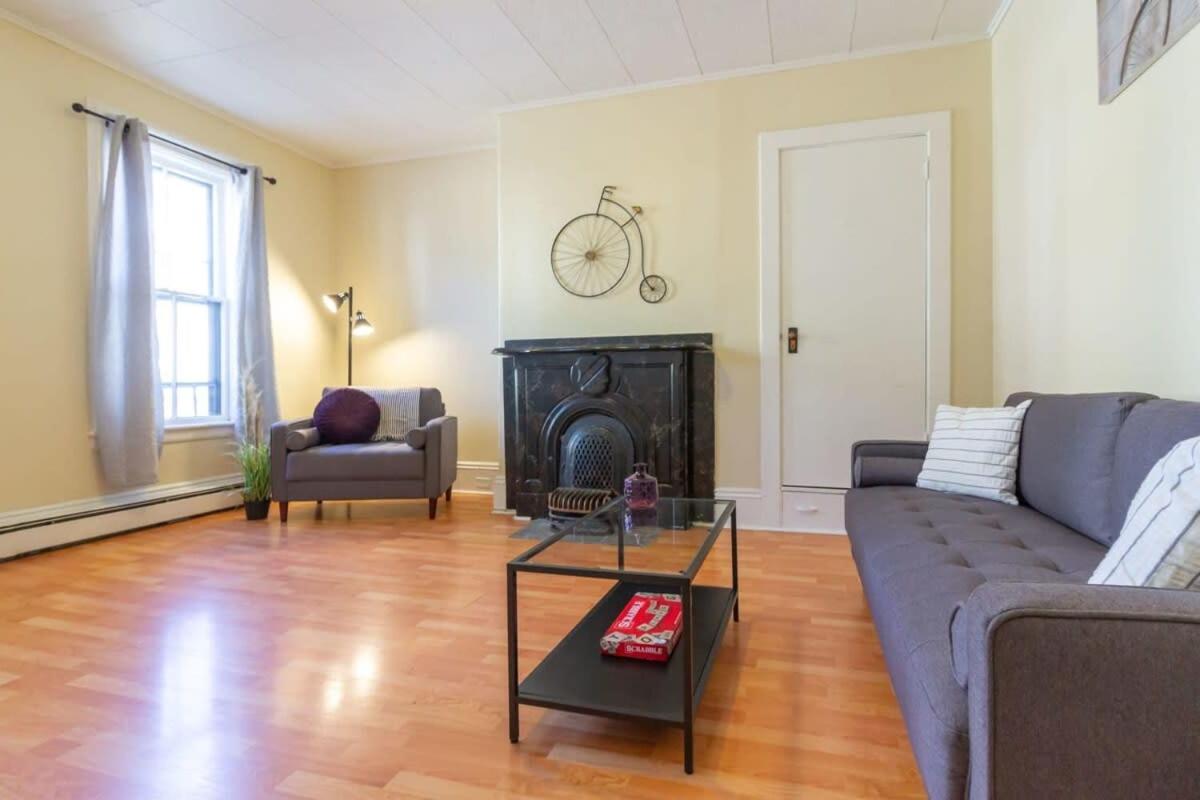 Saint John Vacations - Cozy 3-Bdrm for the family, in Uptown Saint John Parking Coffee - Property Image 3