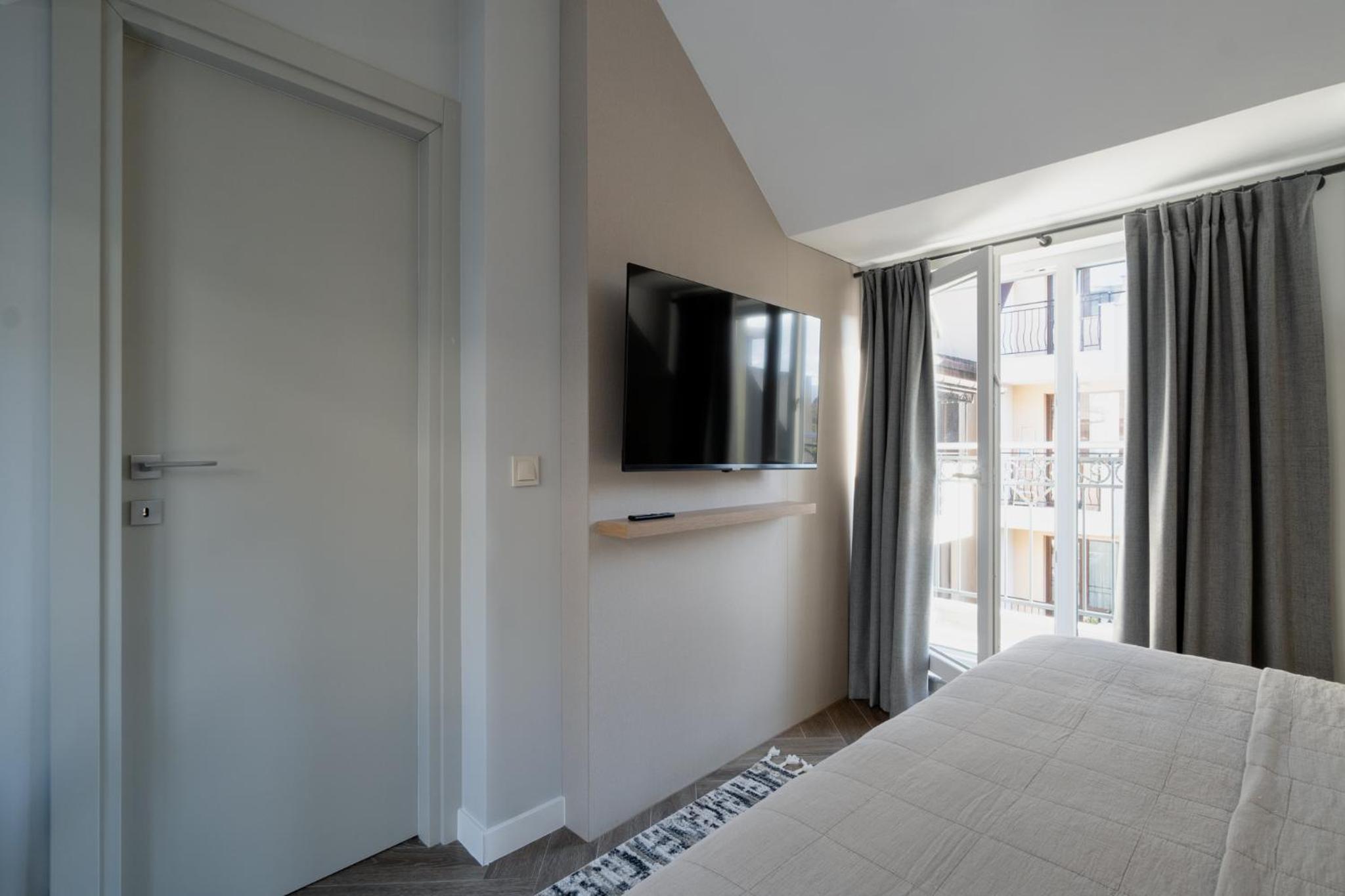 8th Hill Apartments