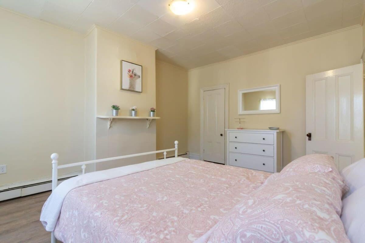 Saint John Vacations - Cozy 3-Bdrm for the family, in Uptown Saint John Parking Coffee - Property Image 1