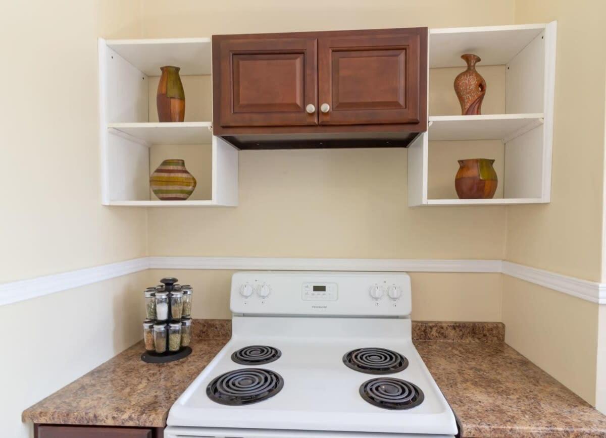 Saint John Vacations - Cozy 3-Bdrm for the family, in Uptown Saint John Parking Coffee - Property Image 12