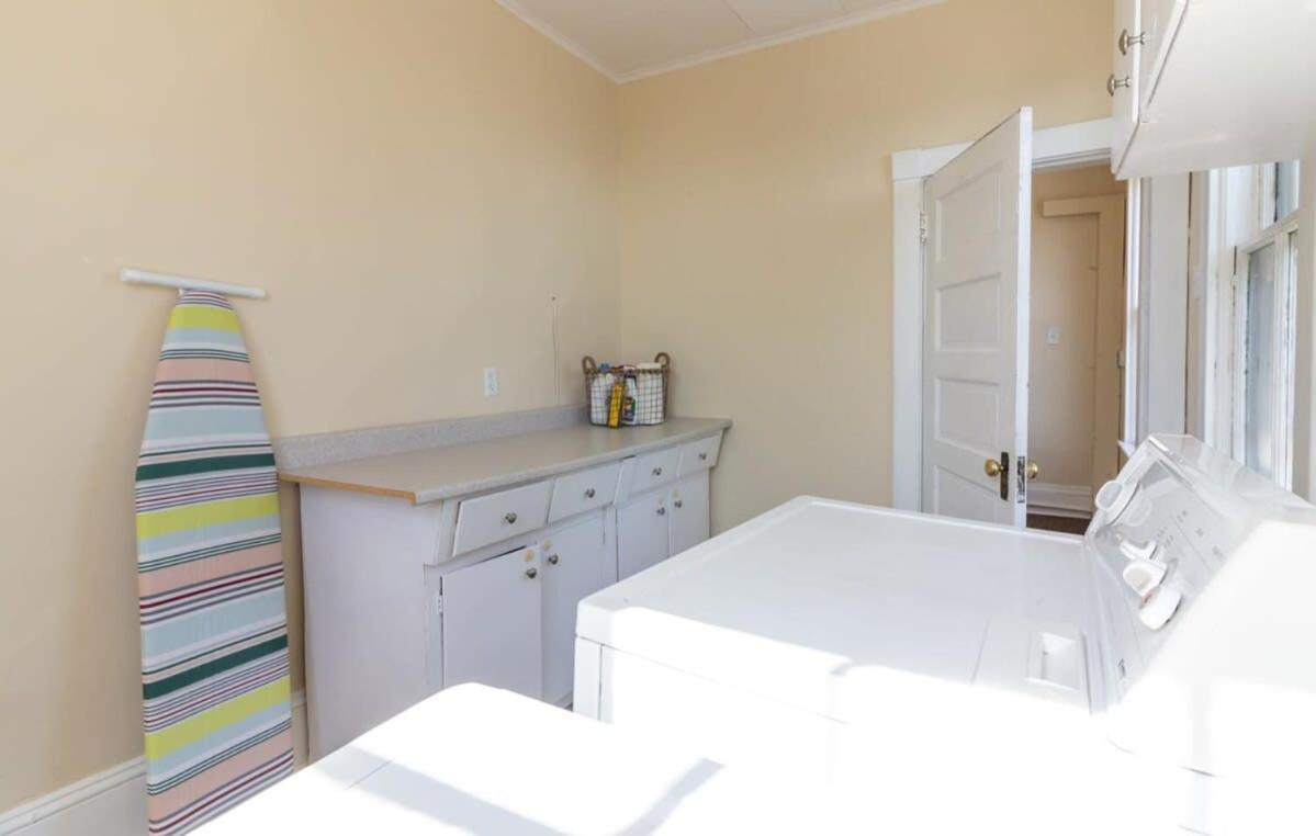 Saint John Vacations - Cozy 3-Bdrm for the family, in Uptown Saint John Parking Coffee - Property Image 5