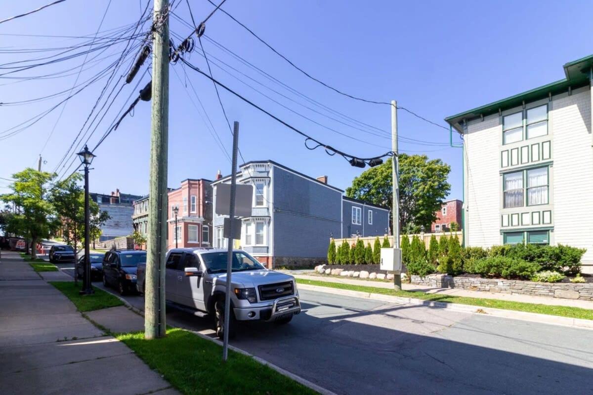 Saint John Vacations - Cozy 3-Bdrm for the family, in Uptown Saint John Parking Coffee - Property Image 1