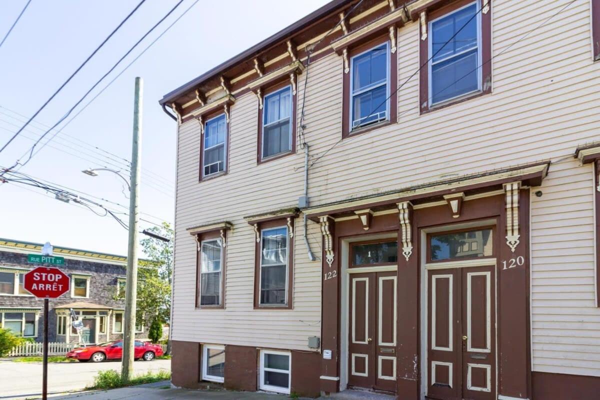 Saint John Vacations - Cozy 3-Bdrm for the family, in Uptown Saint John Parking Coffee - Property Image 11