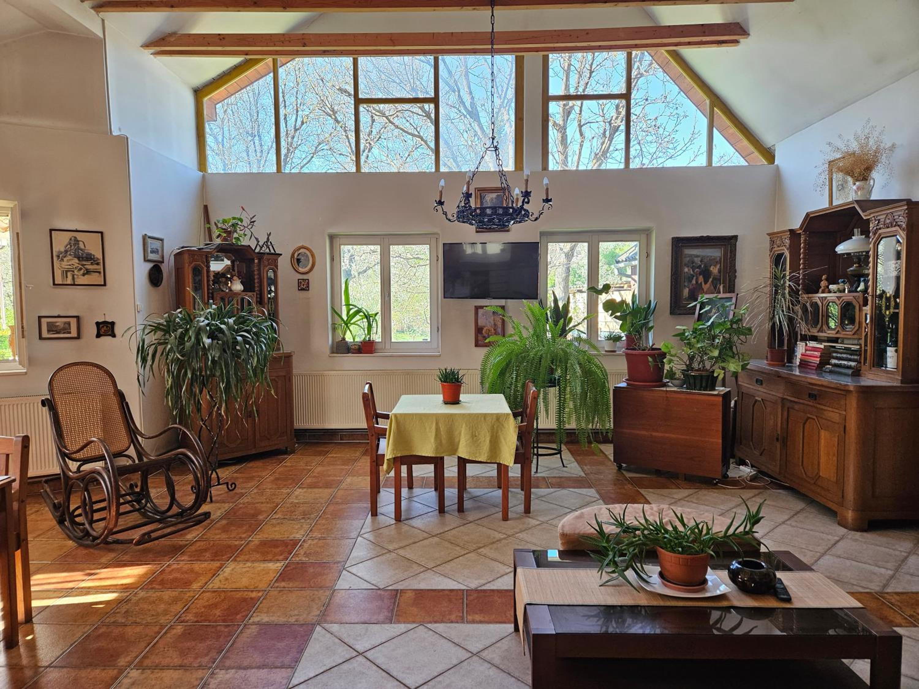 Central home with amazing garden view 5