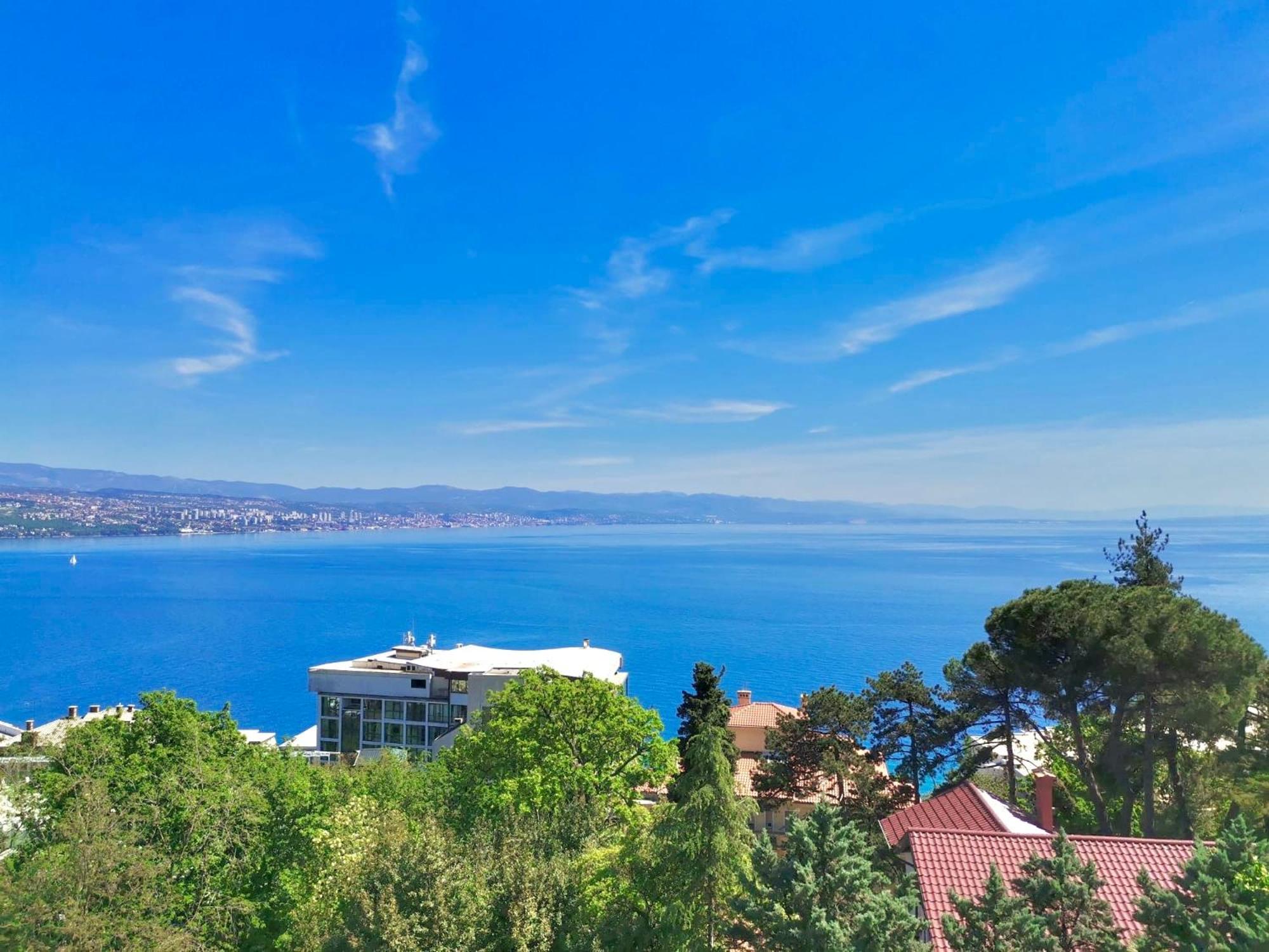 Blue wave view apartment view 3