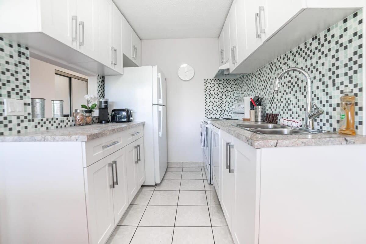 New Listing Outdoor Patio Beautiful 2BDR Suite Parking Coffee Wifi