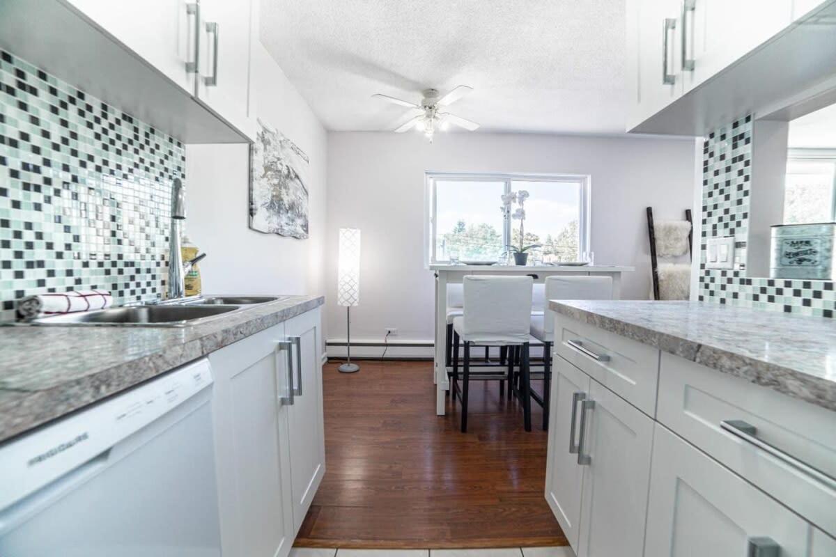 New Listing Outdoor Patio Beautiful 2BDR Suite Parking Coffee Wifi