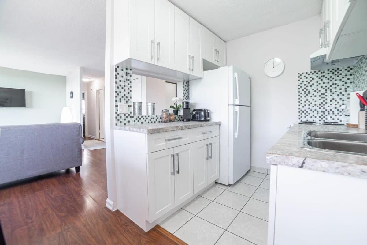 New Listing Outdoor Patio Beautiful 2BDR Suite Parking Coffee Wifi