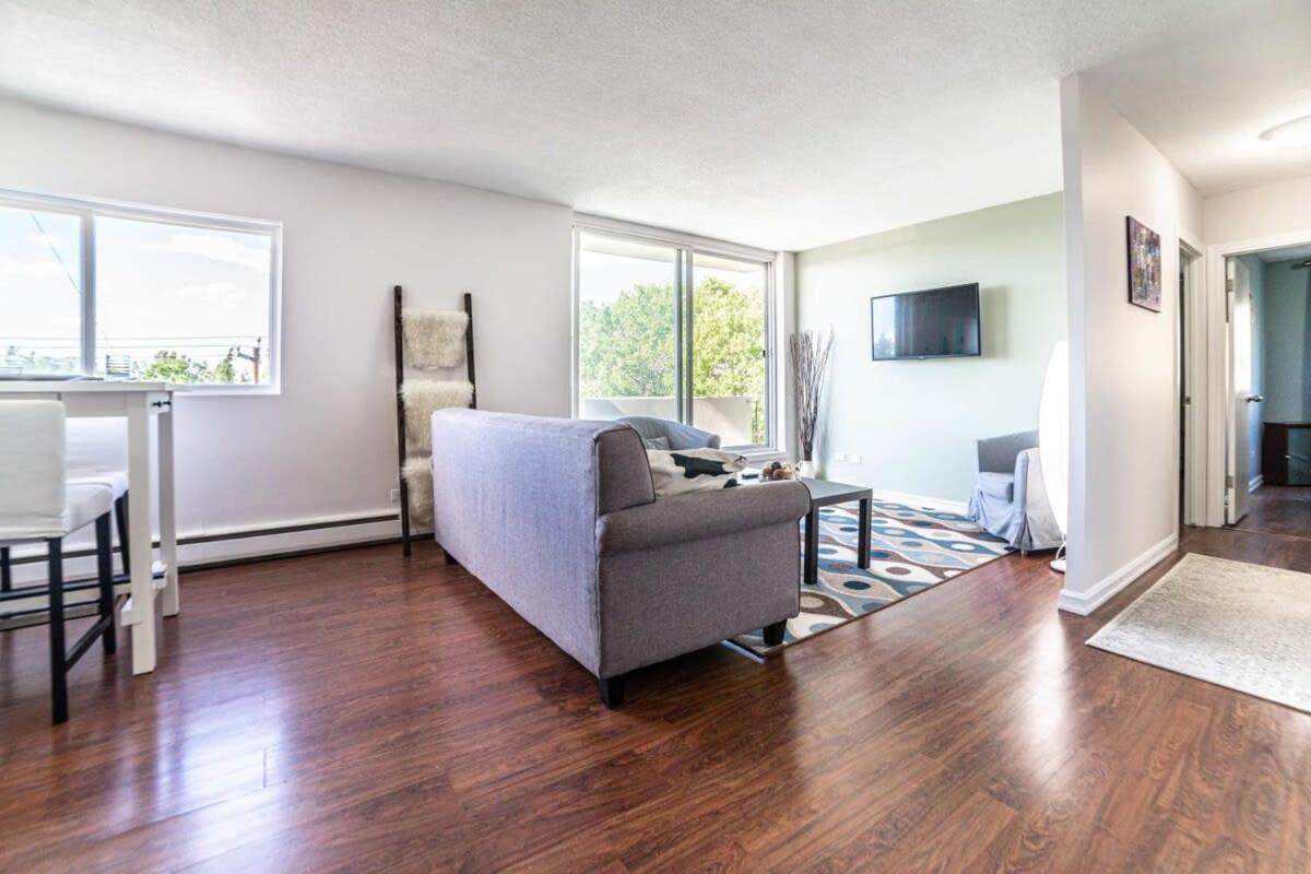 New Listing Outdoor Patio Beautiful 2BDR Suite Parking Coffee Wifi