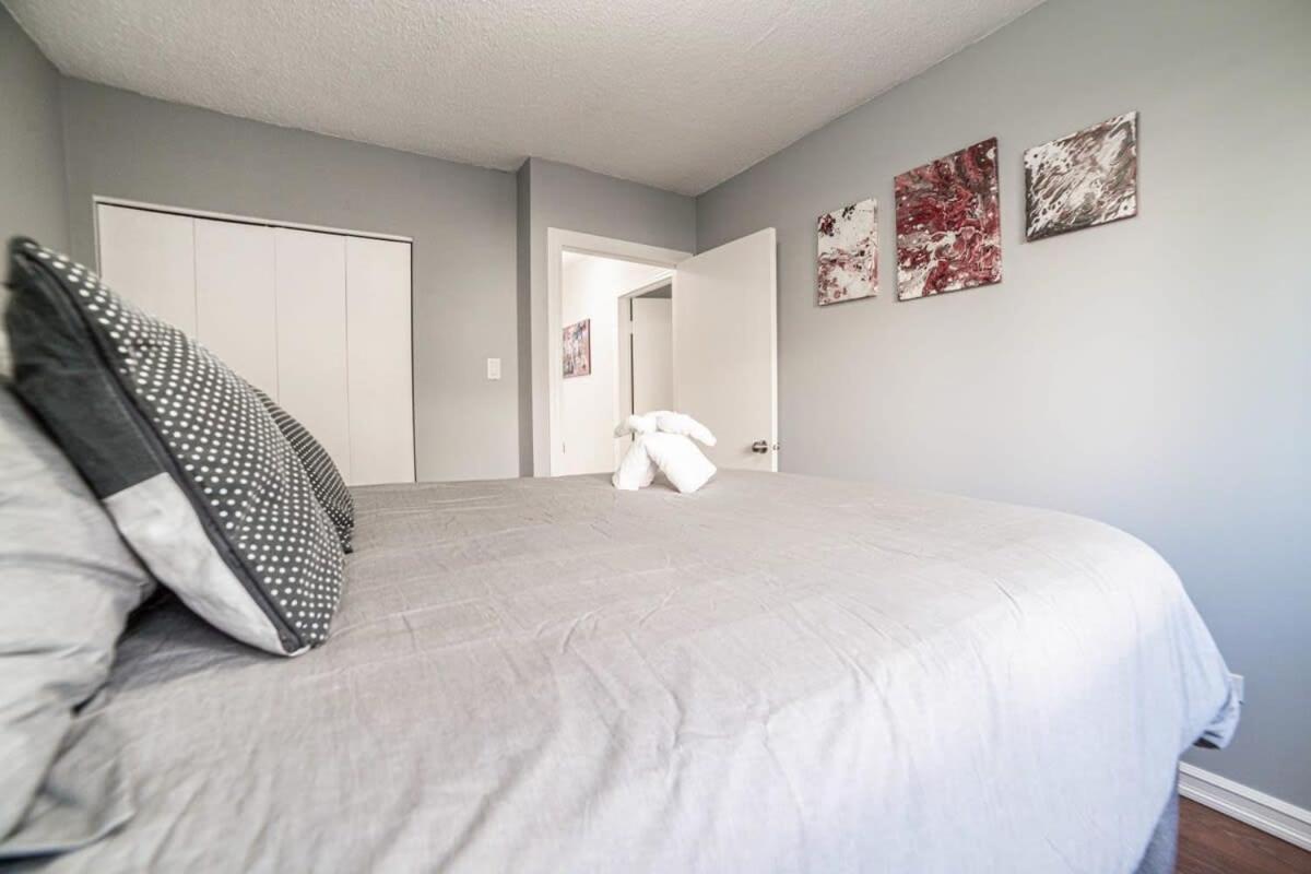 New Listing Outdoor Patio Beautiful 2BDR Suite Parking Coffee Wifi