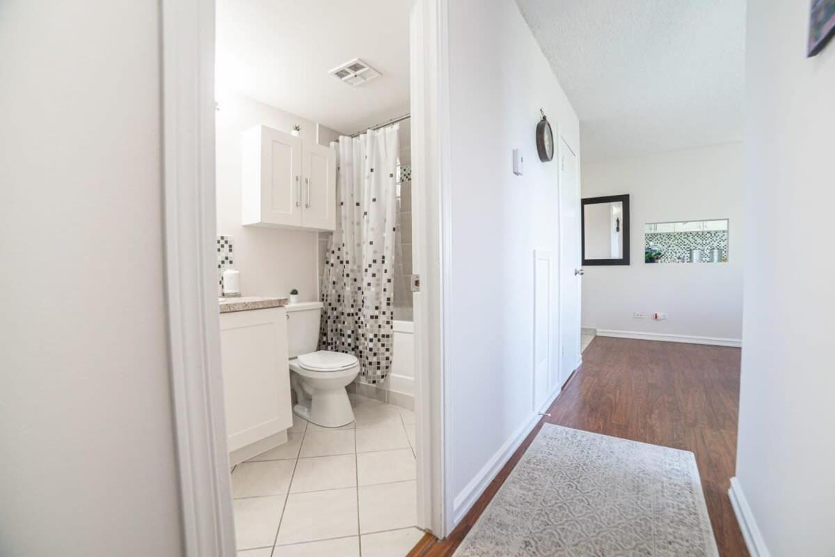 New Listing Outdoor Patio Beautiful 2BDR Suite Parking Coffee Wifi