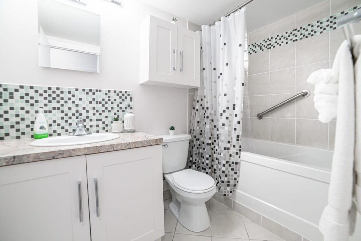 New Listing Outdoor Patio Beautiful 2BDR Suite Parking Coffee Wifi