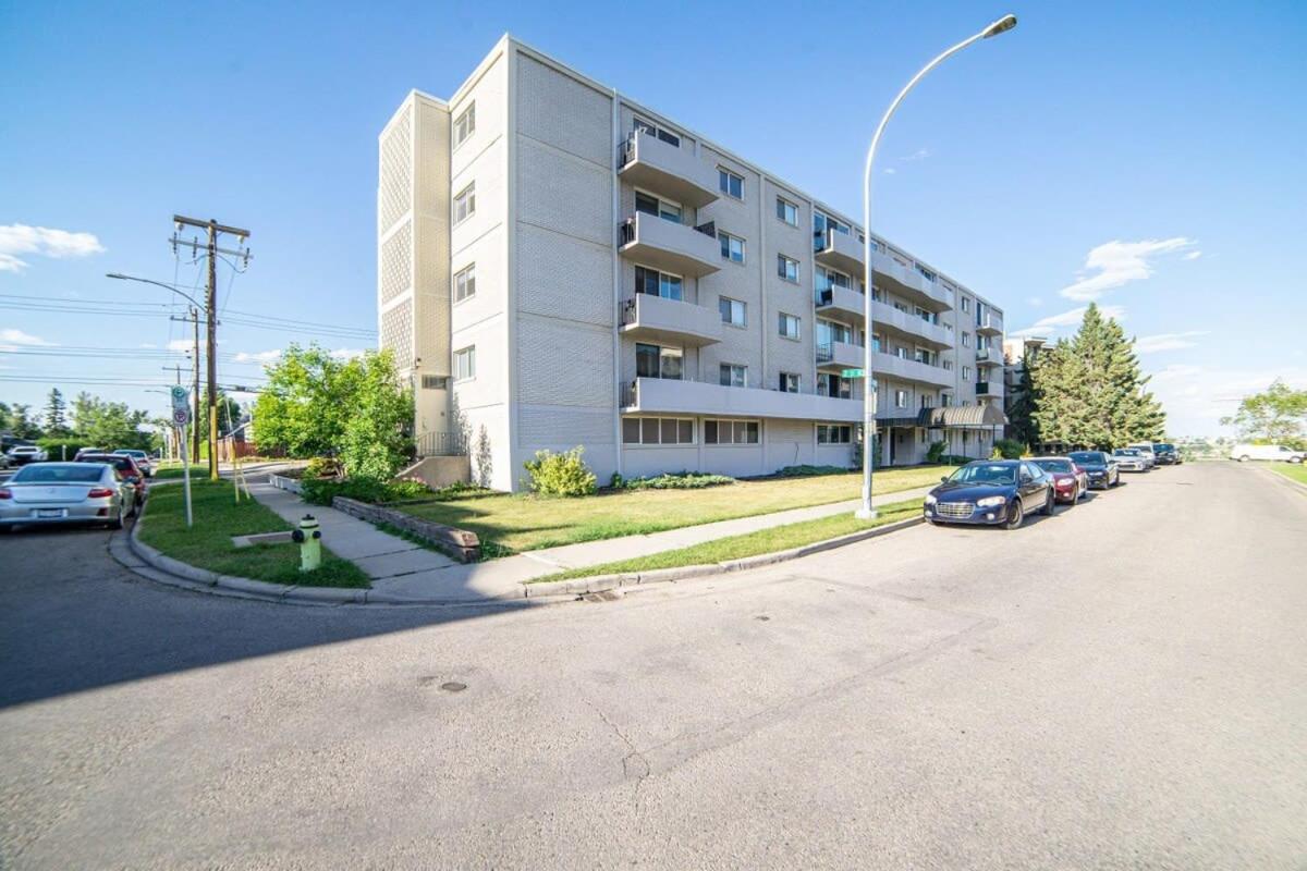 New Listing Outdoor Patio Beautiful 2BDR Suite Parking Coffee Wifi