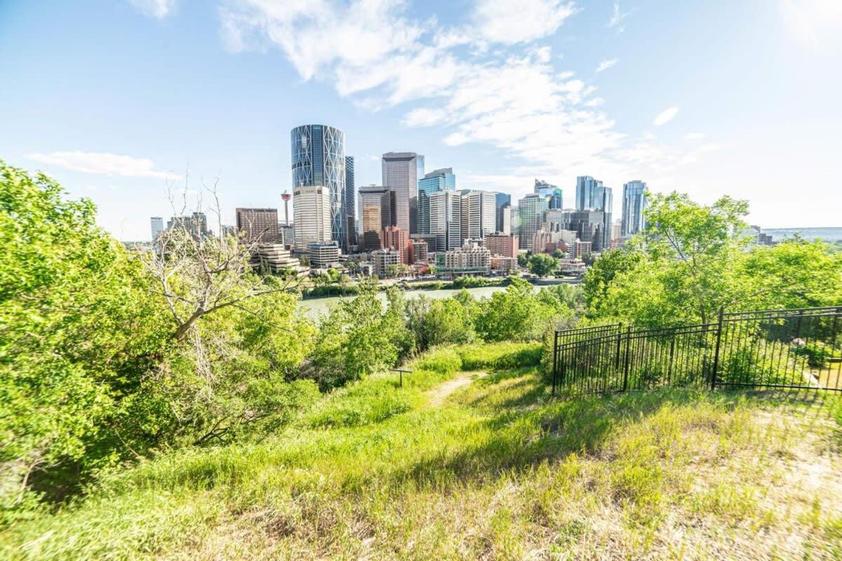 New Listing Outdoor Patio Beautiful 2BDR Suite Parking Coffee Wifi