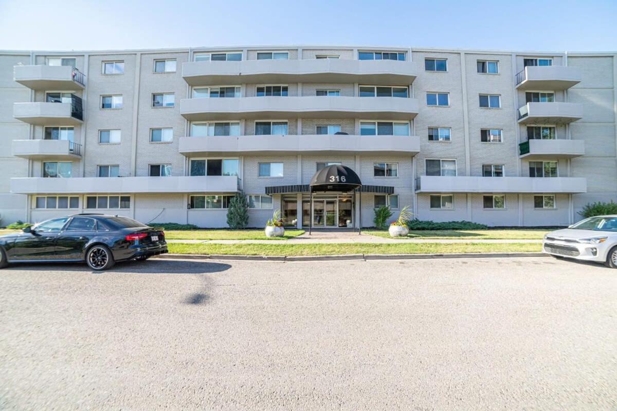 New Listing Outdoor Patio Beautiful 2BDR Suite Parking Coffee Wifi