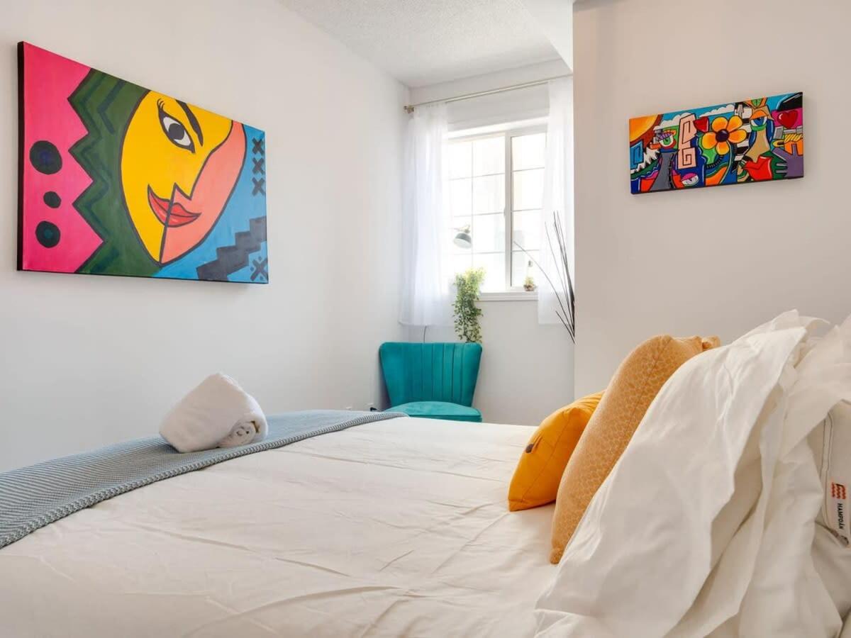 Fun and Colourful Condo w Foosball Parking Coffee view 5