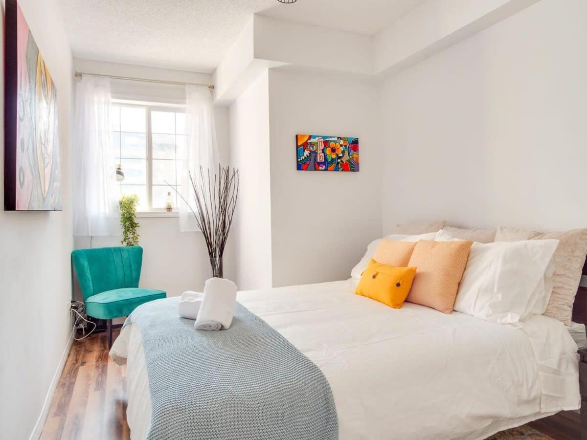 Fun and Colourful Condo w Foosball Parking Coffee view 4