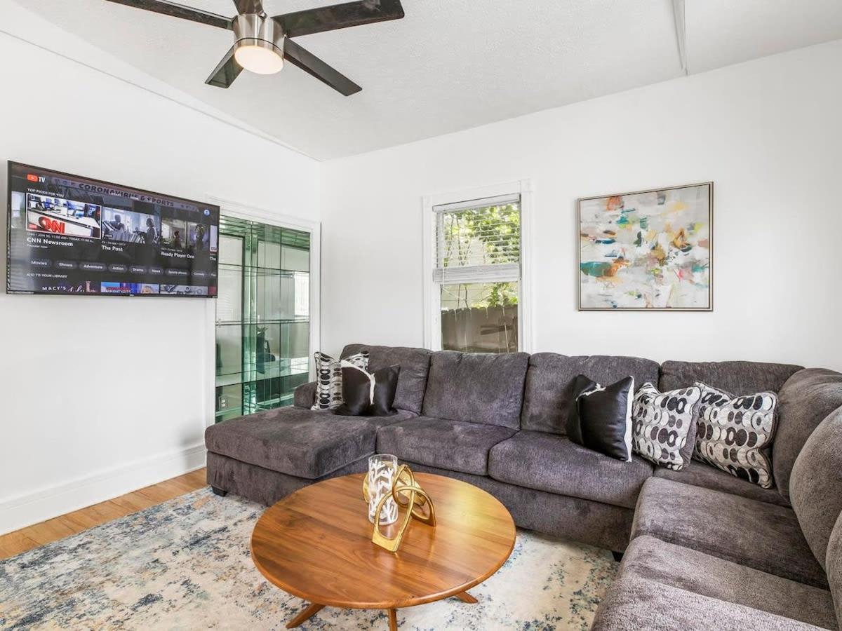 7-Bedrooms Spacious House near Downtown w Parking view 3