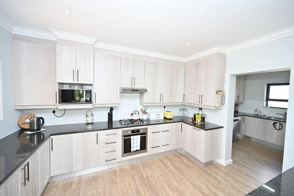 Fully Equiped Home Perfect for Family/Golf Holiday view 3