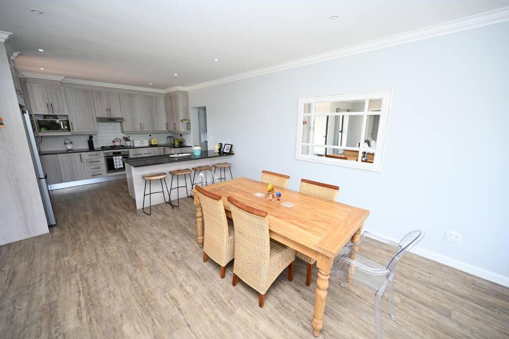 Fully Equiped Home Perfect for Family/Golf Holiday view 5