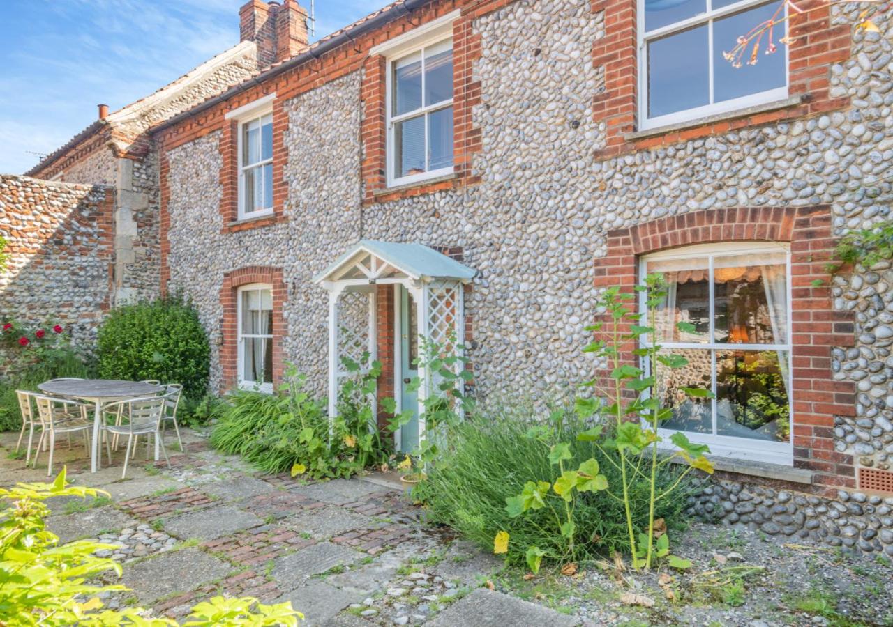 3 Bed in Blakeney oc-2068