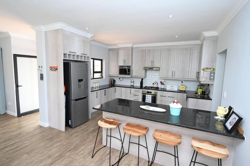 Fully Equiped Home Perfect for Family/Golf Holiday view 2