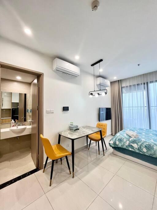 Vinhomes Smartcity- Căn hộ dich vụ - Zhomestay 2511