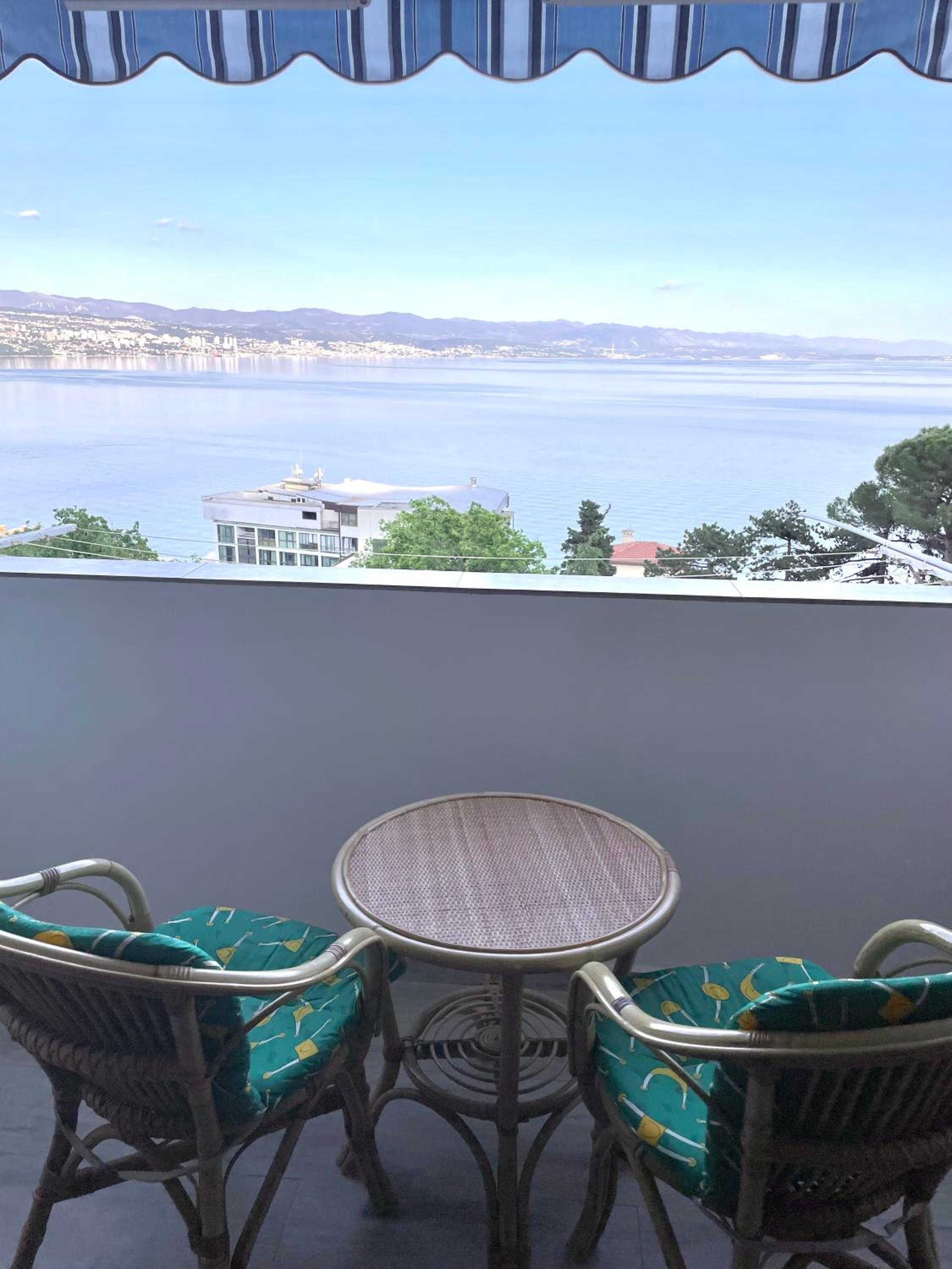 Blue wave view apartment view 4