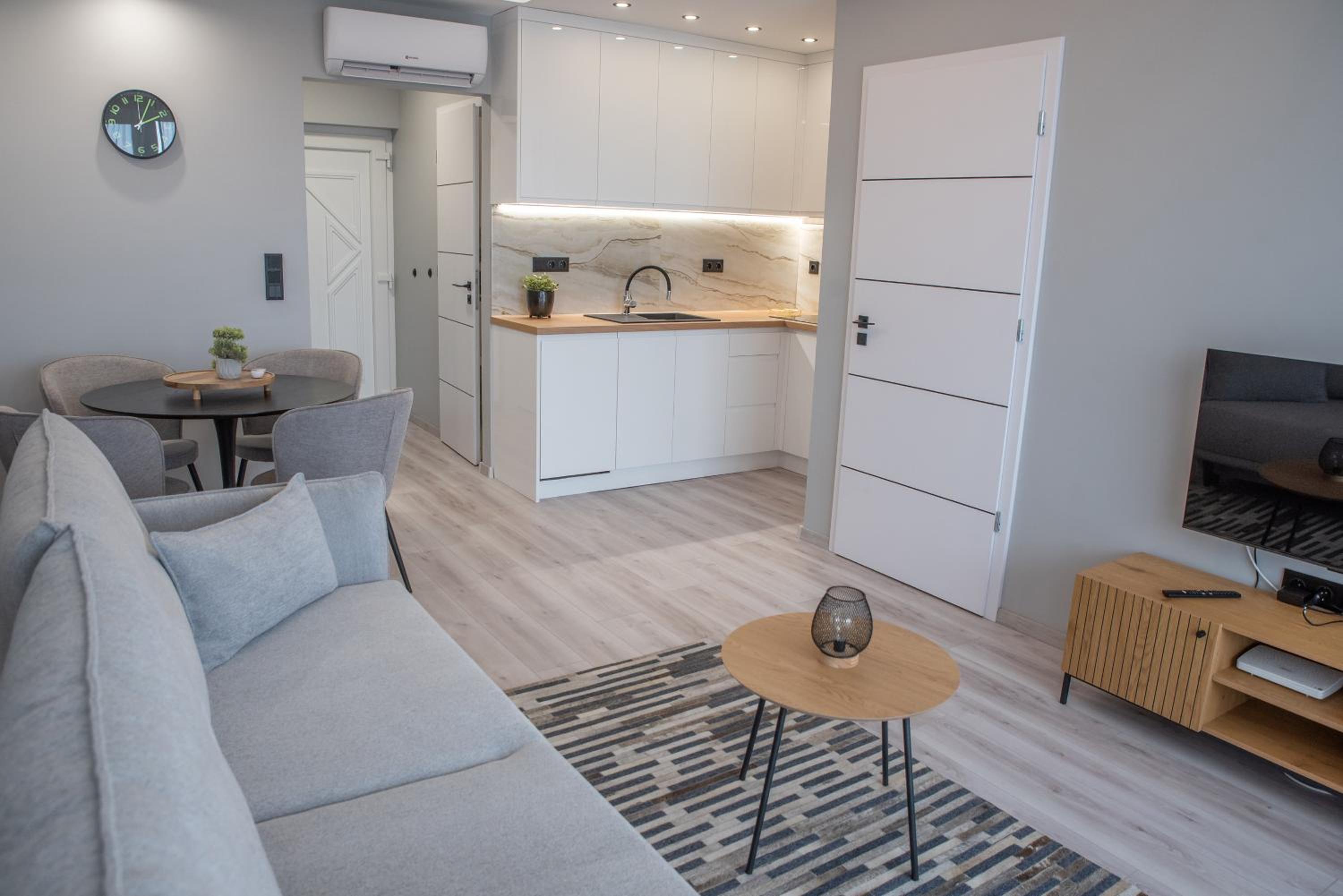 Marina Luxury Aparment view 5