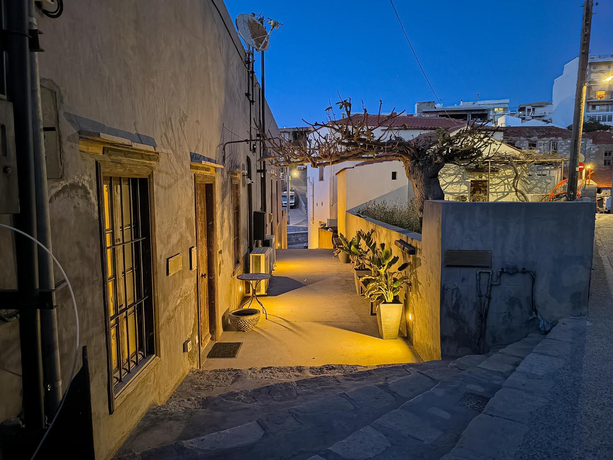 Charming Old Tannery House with Spacious Veranda and Stunning Sea View!
