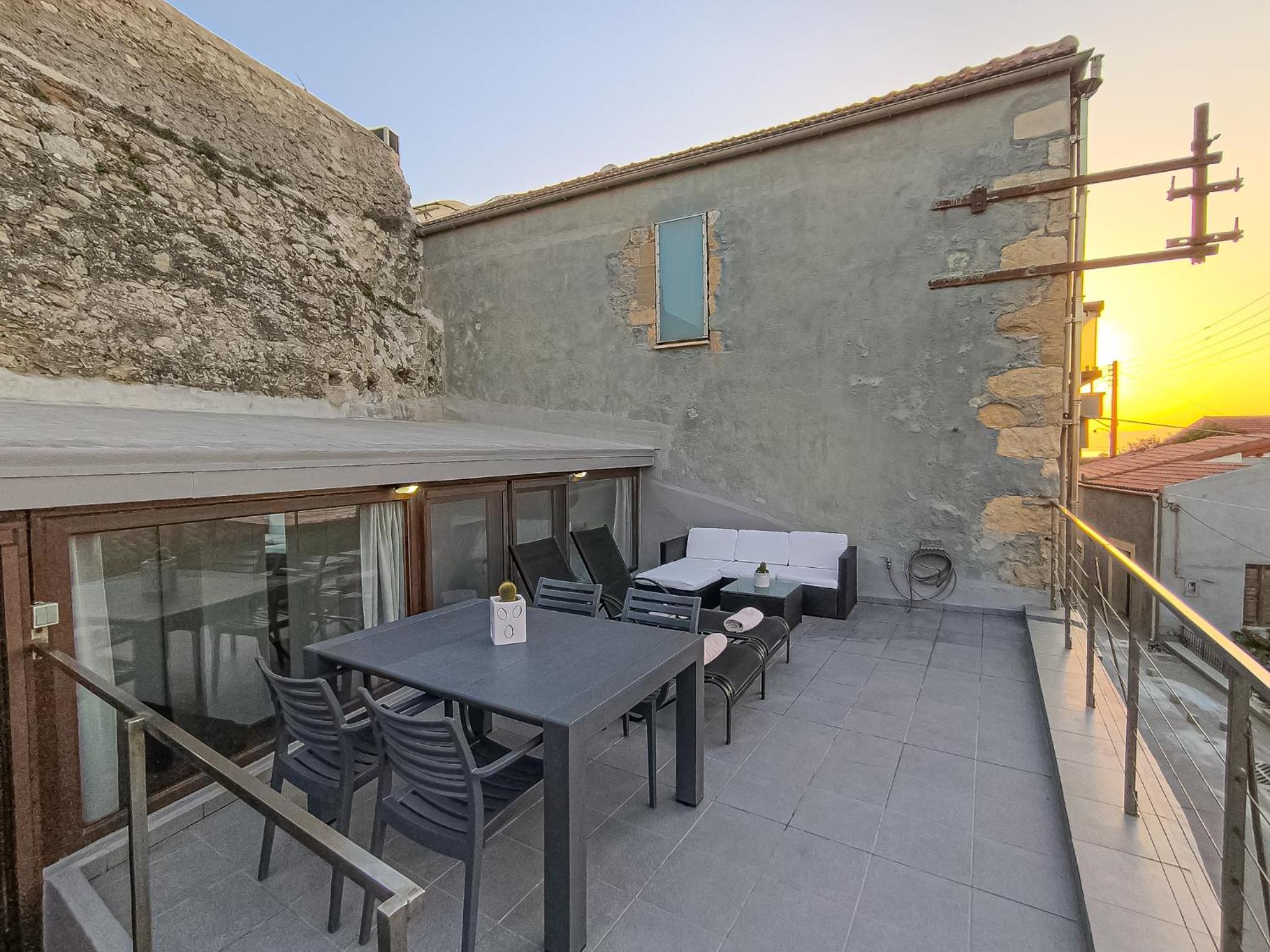 Charming Old Tannery House with Spacious Veranda and Stunning Sea View!