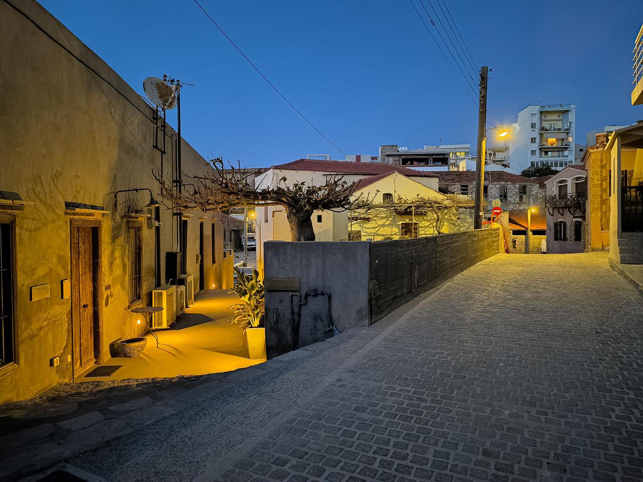 Charming Old Tannery House with Spacious Veranda and Stunning Sea View!