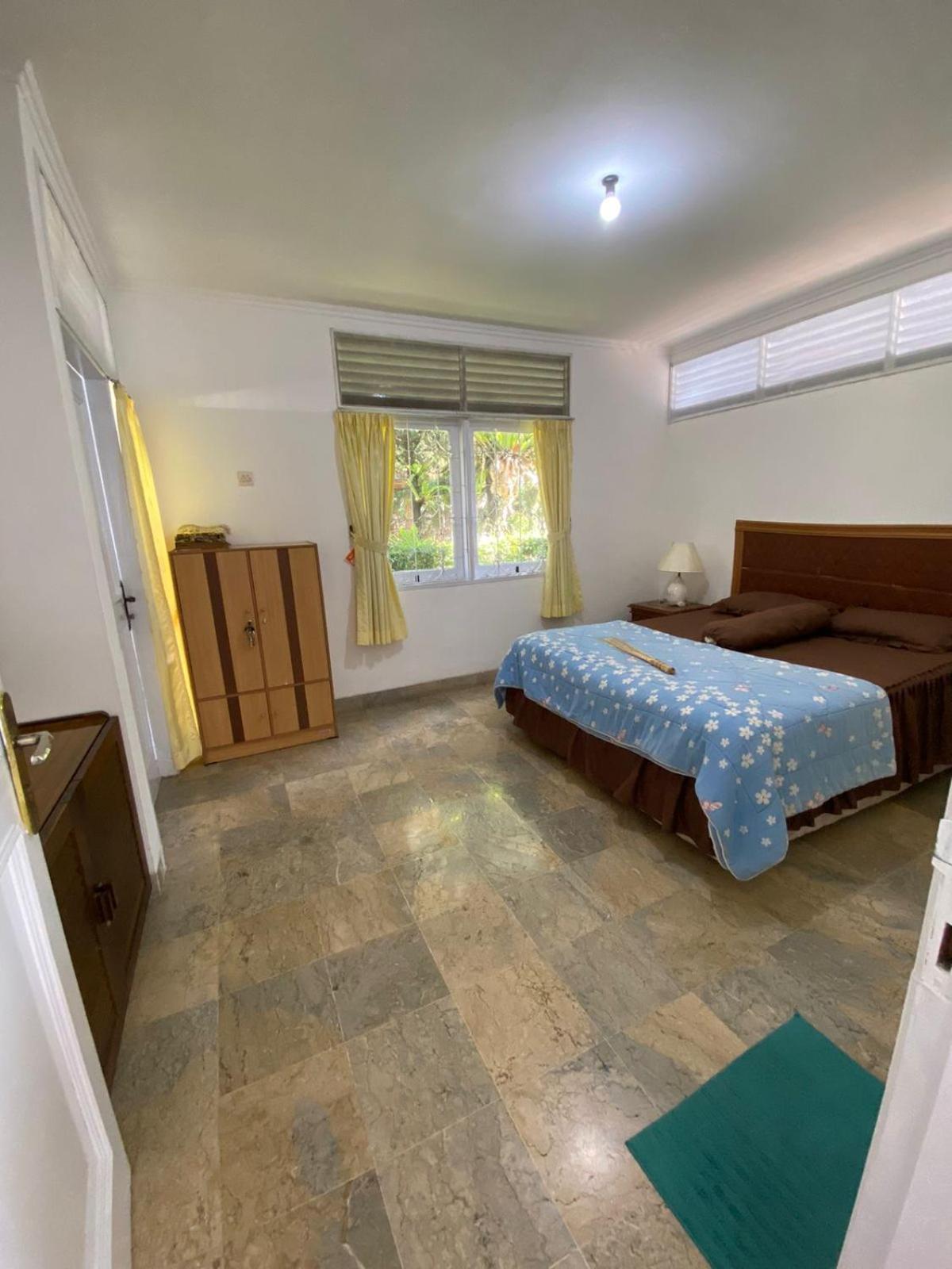 Villa Nesa Puncak Cipanas view 3