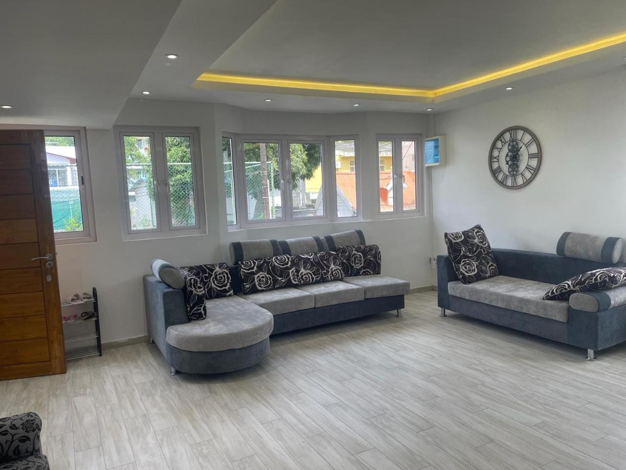Spacious 3 Bedrooms Flat in Port Louis view 2