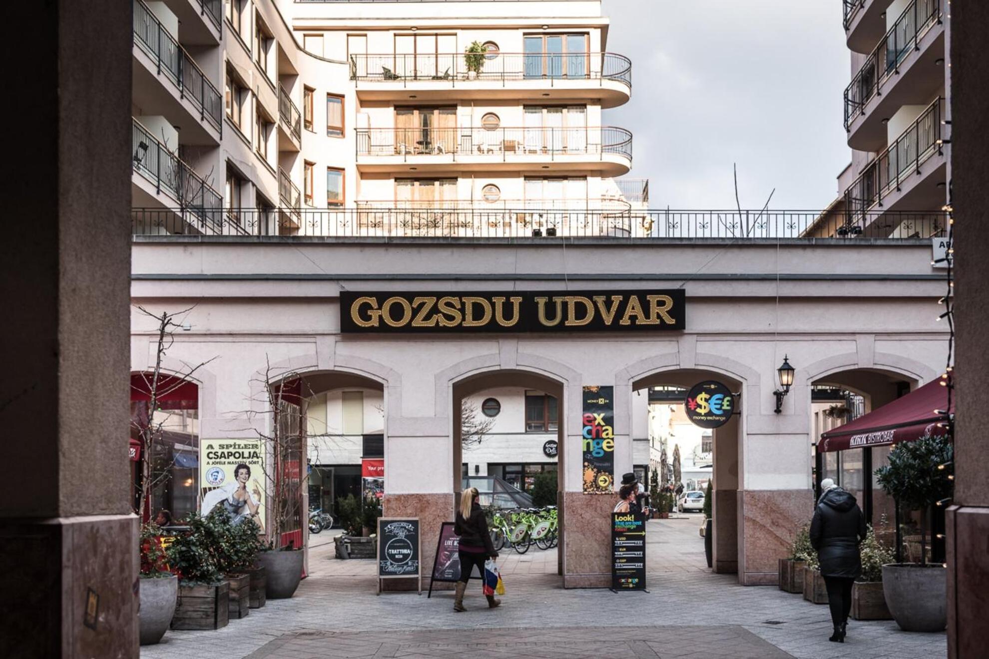 Synagogue Gozsdu Corner Apartment
