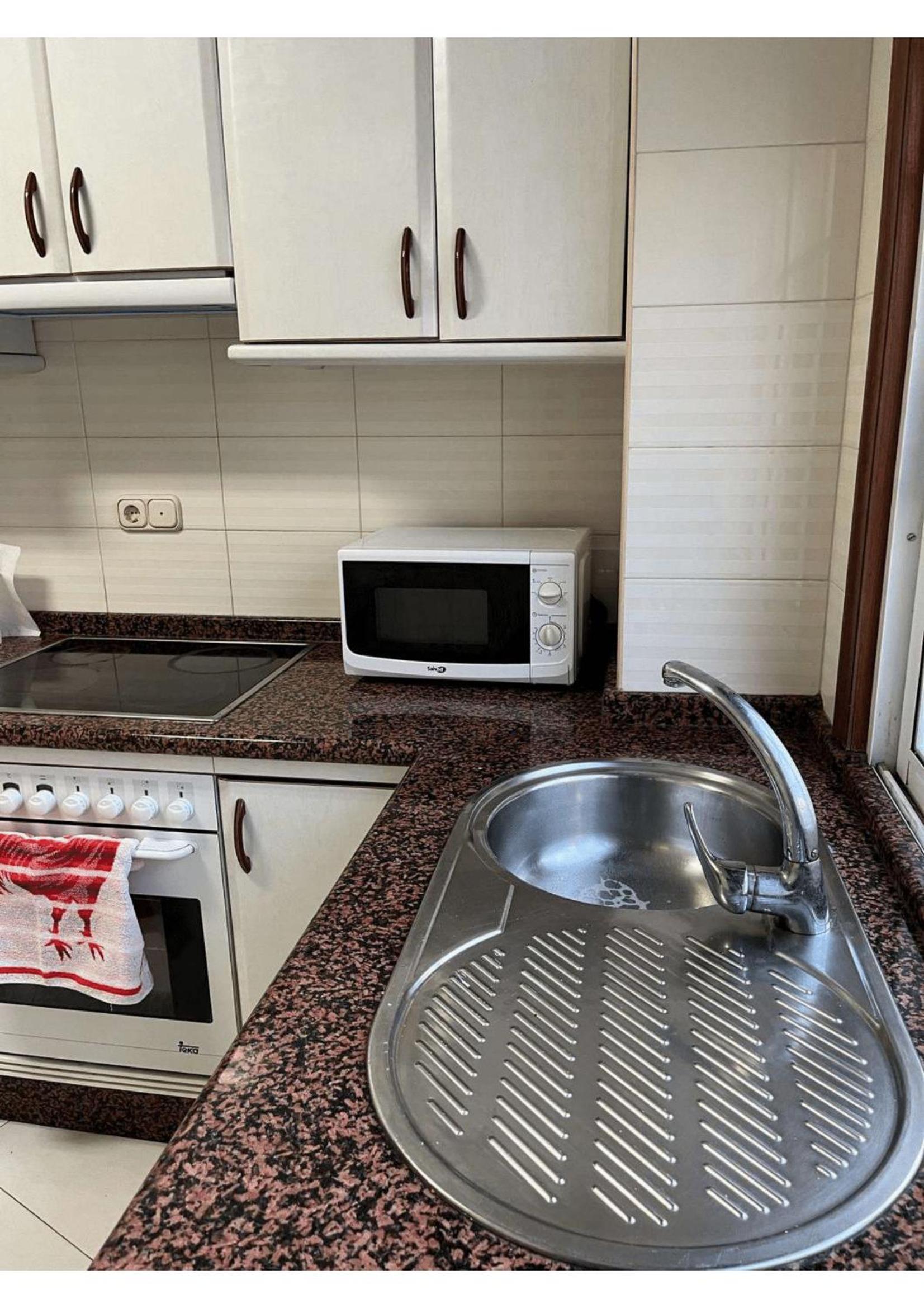Apartamentos Deza- Playa Silgar