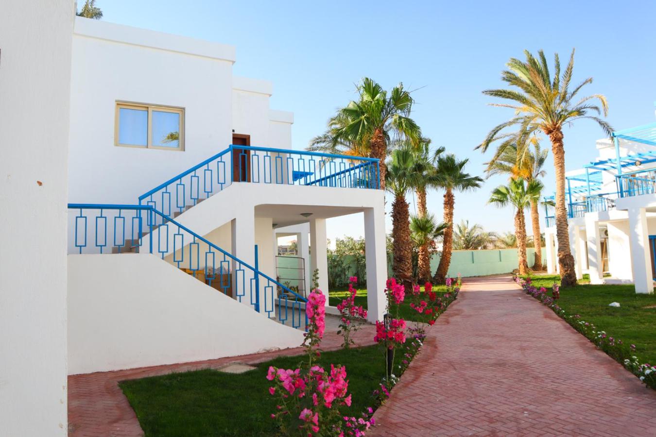 Hostgool Beach Chalets Mirage bay resort & aqua park view 5