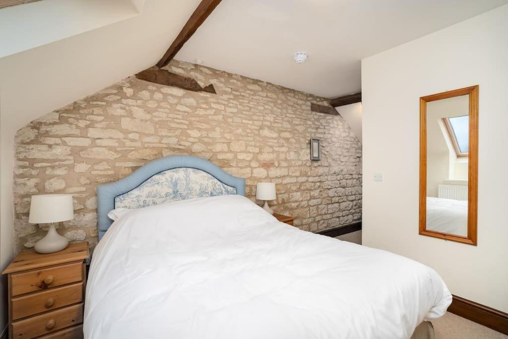 The Granary self-catering cottage on a working farm