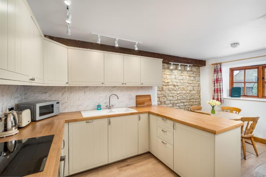The Granary self-catering cottage on a working farm