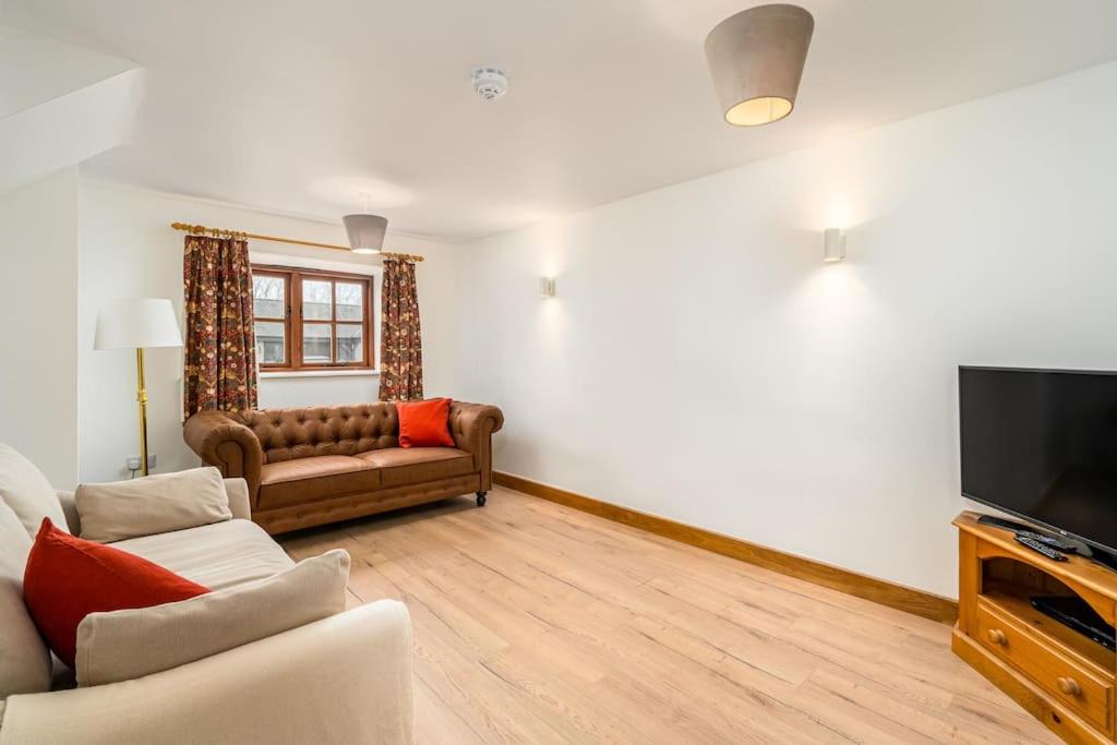 The Granary self-catering cottage on a working farm