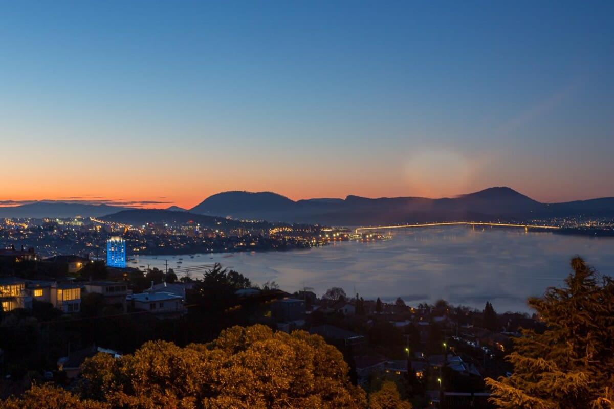 Swan Sea Retreat - Stunning 360 Waterfront views