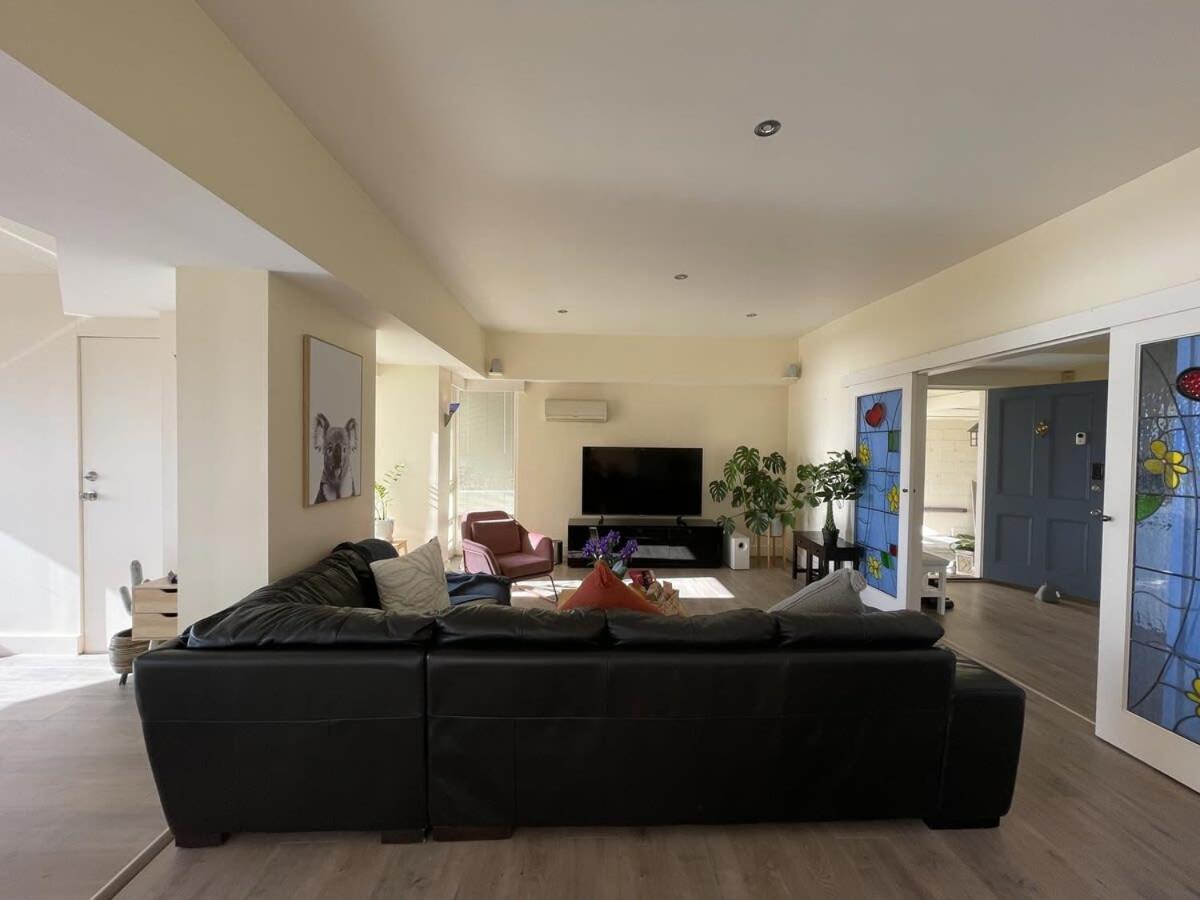 Swan Sea Retreat - Stunning 360 Waterfront views