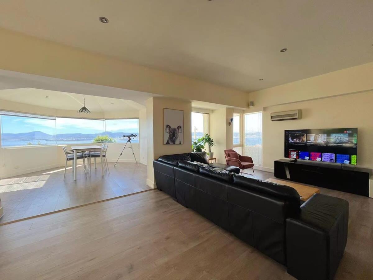 Swan Sea Retreat - Stunning 360 Waterfront views