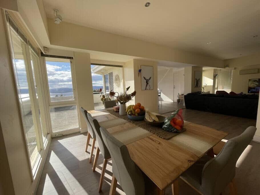 Swan Sea Retreat - Stunning 360 Waterfront views