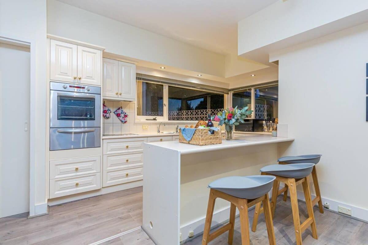 Swan Sea Retreat - Stunning 360 Waterfront views