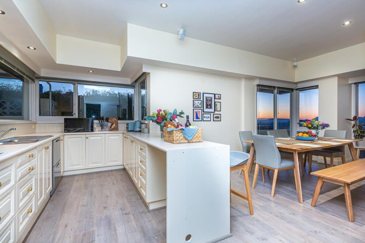Swan Sea Retreat - Stunning 360 Waterfront views
