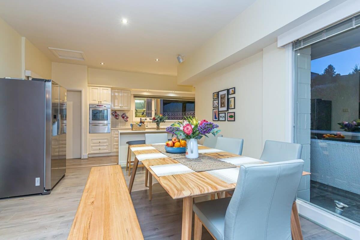 Swan Sea Retreat - Stunning 360 Waterfront views